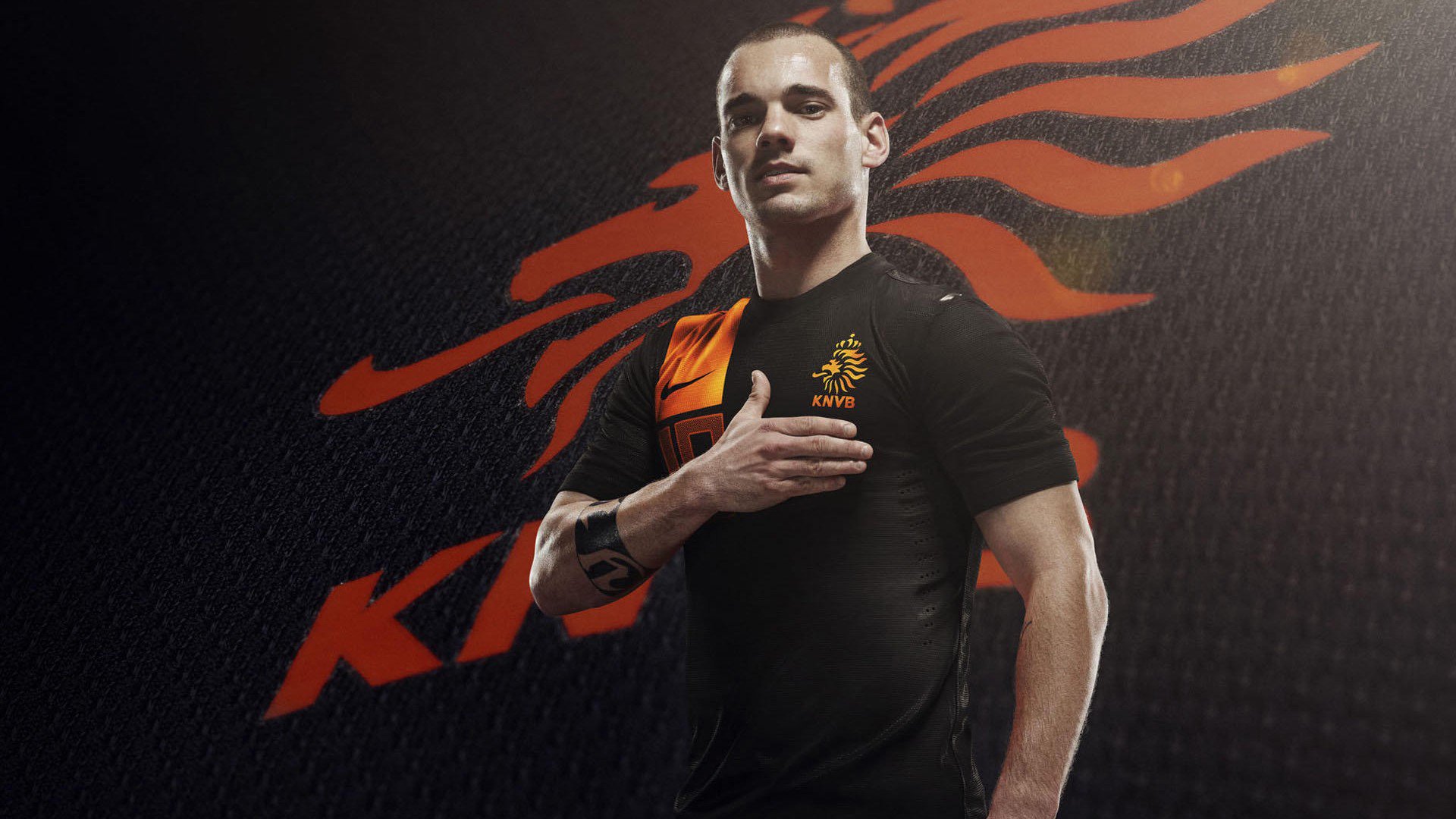 图穆亚通过精准的传球与突破，打破对手防线，穆拉德忠·图伊奇耶夫